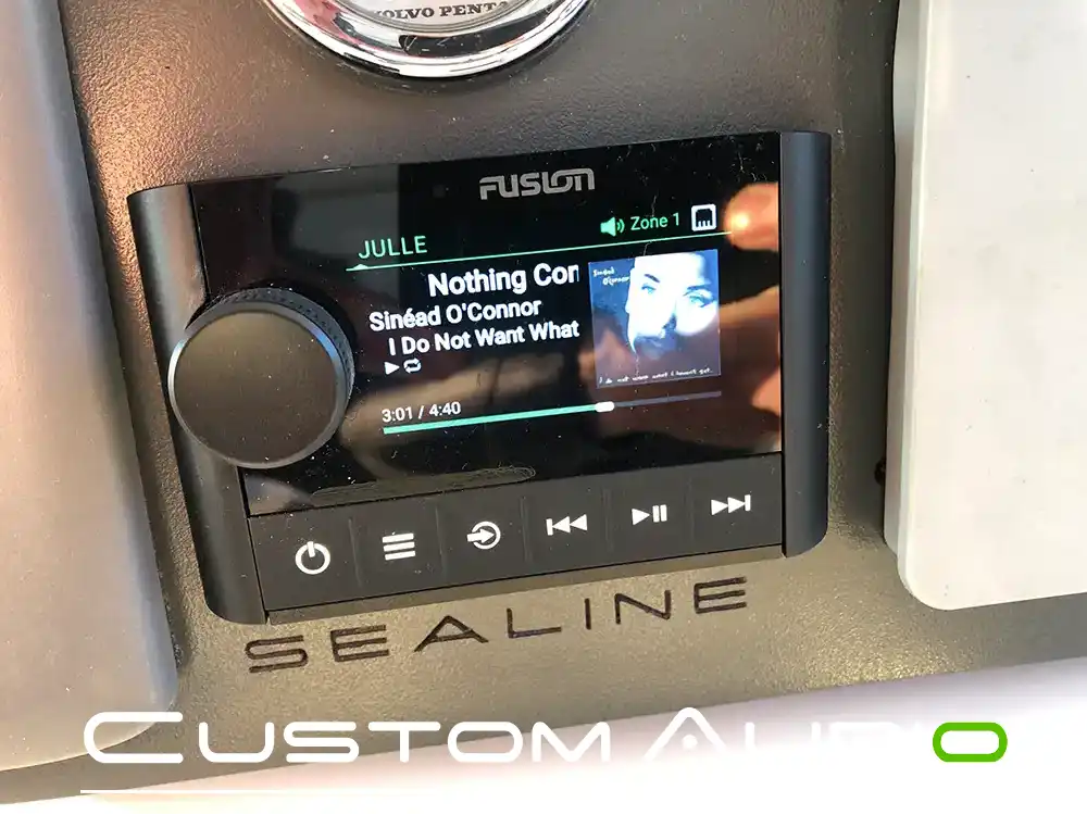 Custom Audio marine stereo monteringsbillede Sealine sc35